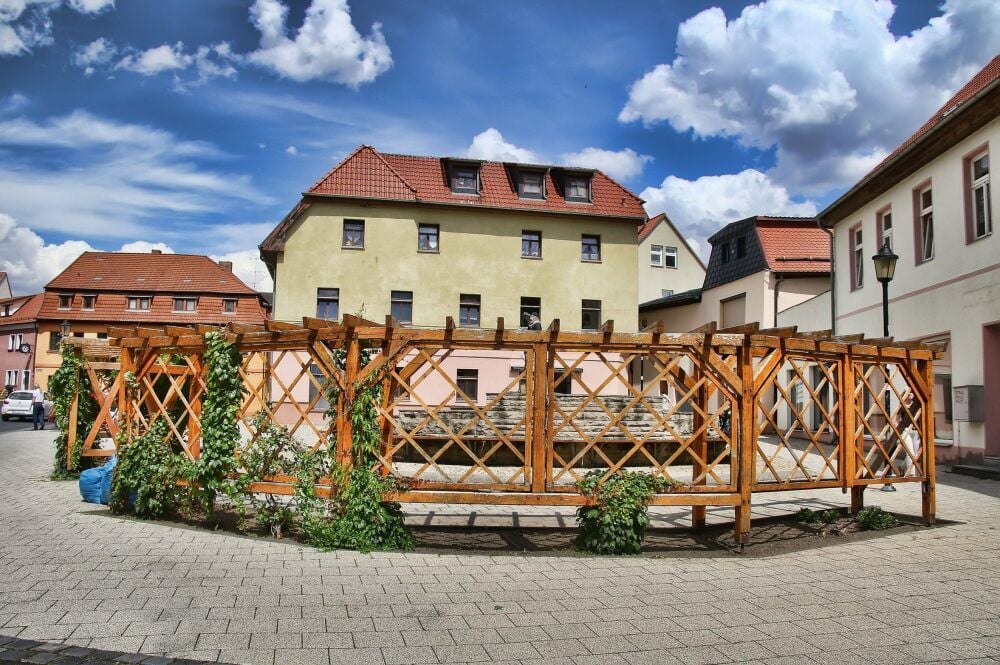 Auch das Umfeld des Brunnens soll aufgewertet werden.