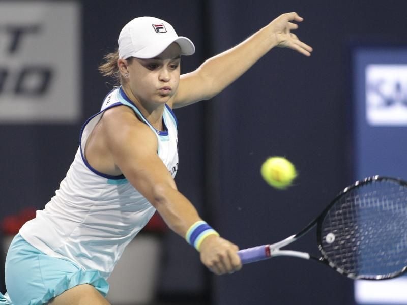 Die Australierin Ashleigh Barty hat das Tennis-Turnier von Miami gewonnen. Foto: Luis M. Alvarez/AP/dpa