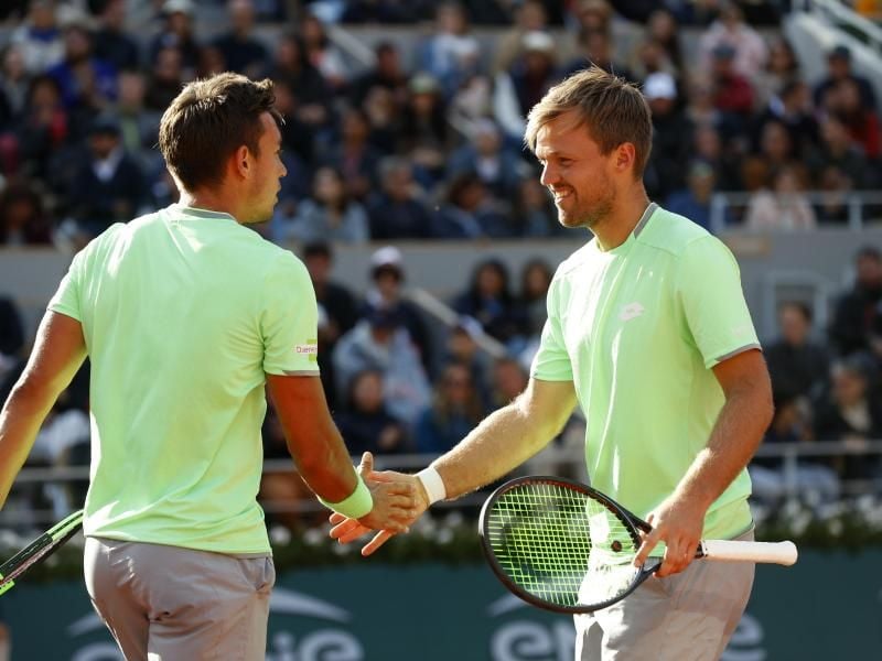 Kevin Krawietz (r) und Andreas Mies wollen bei den French Open wieder ins Finale. Foto: Pavel Golovkin/AP/dpa
