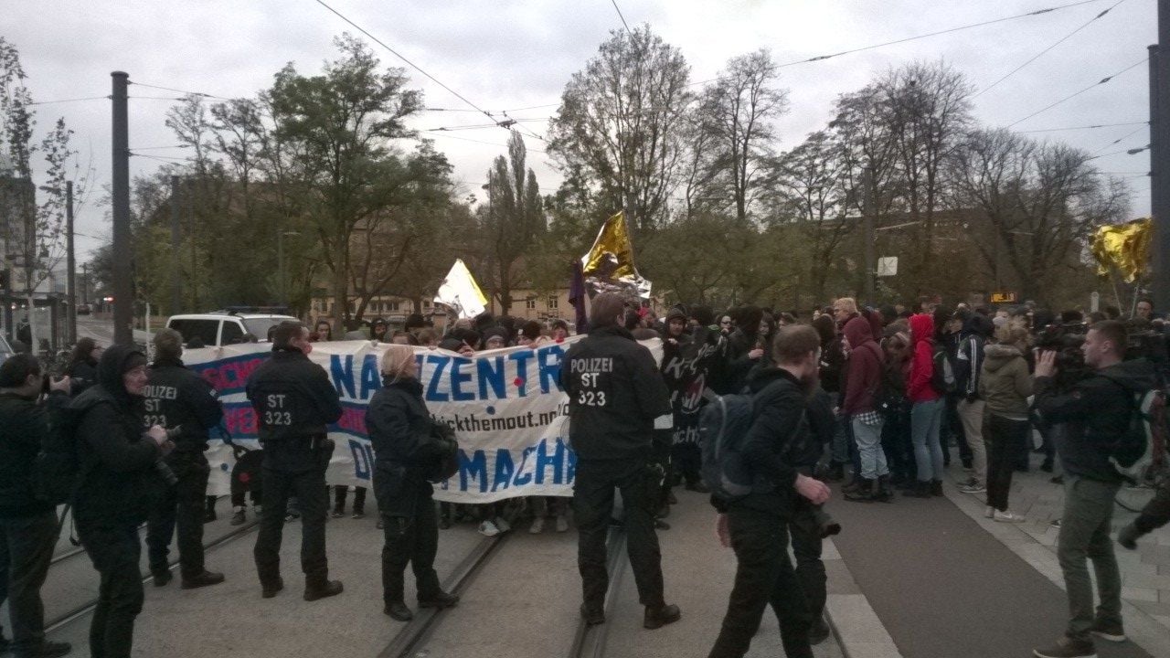 Die Demonstranten ziehen durch die Innenstadt.
