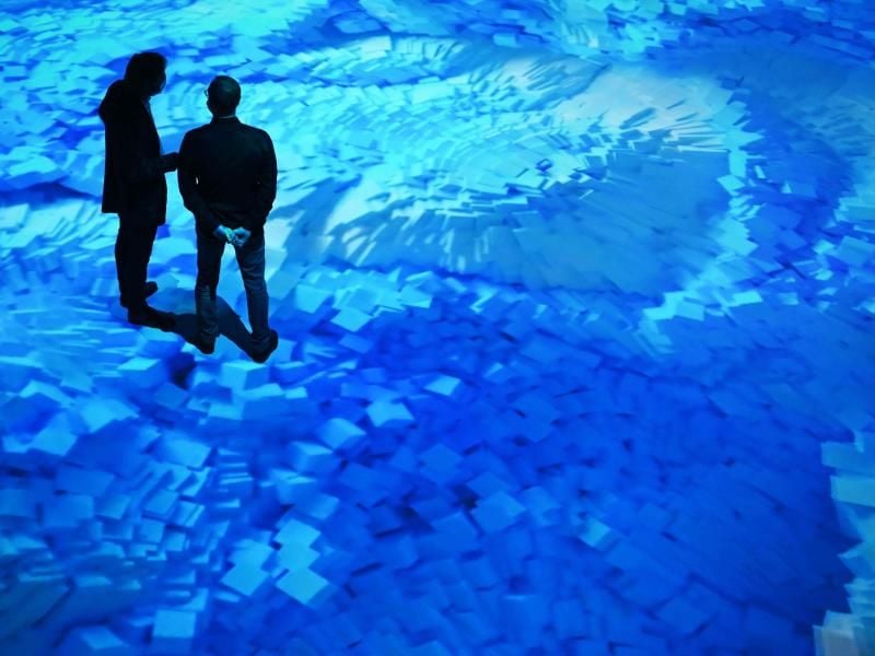 Die raumgreifende Skulptur "Bosphorus" von Medienkünstler Refik Anadol in Baden-Baden. Foto: Uli Deck/dpa