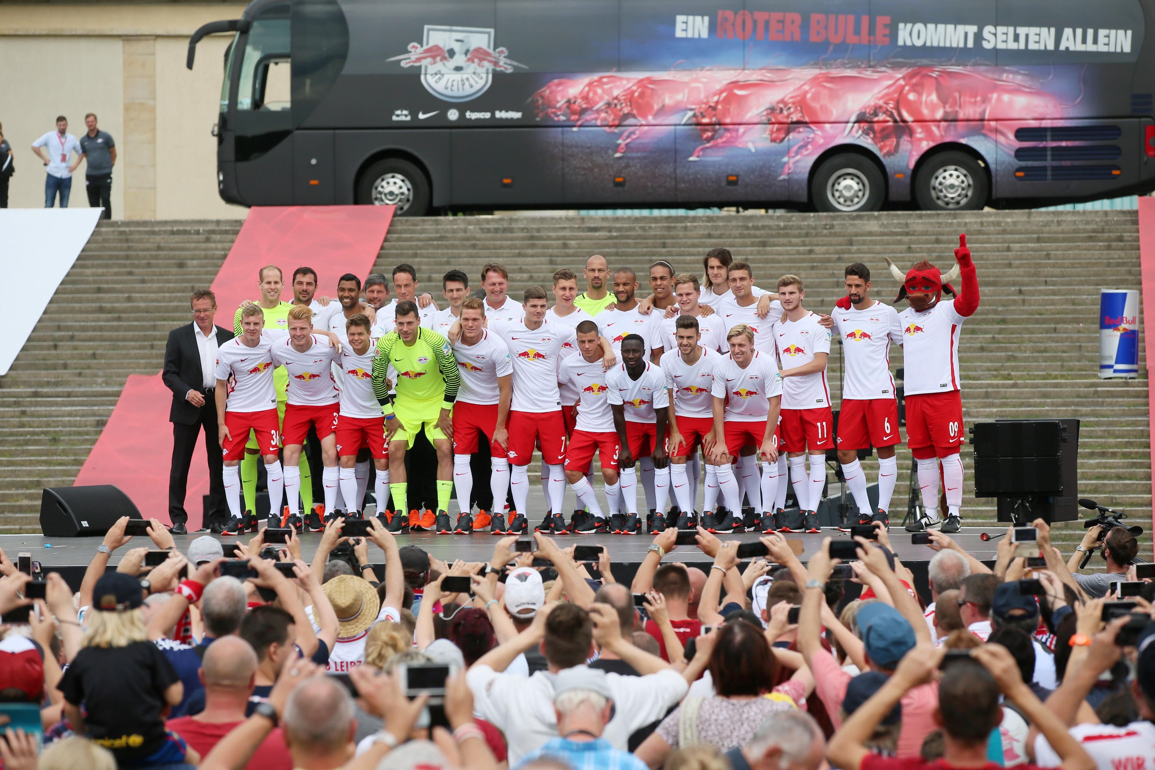 Präsentierten sich den Fans: Die Mannschaft von RB Leipzig