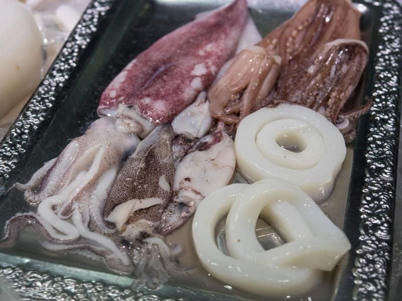 Ob am Stück oder als Ringe - Tintenfisch lässt sich in vielen Varianten zubereiten. Foto: Robert Günther