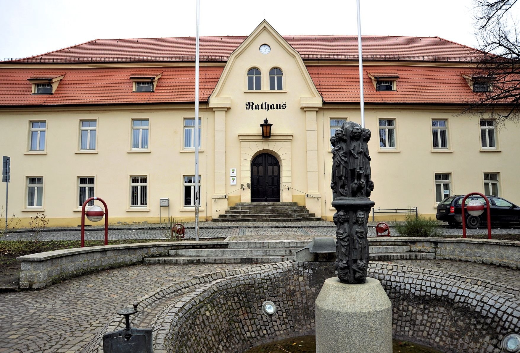 Das Rathaus in Nienburg, zur Stadt gehören die Ortsteile Gerbitz, Latdorf, Neugattersleben, Pobzig und Wedlitz.