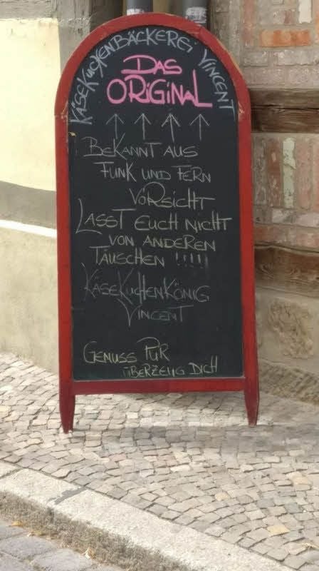 Die Werbung des Café „Vincent“.