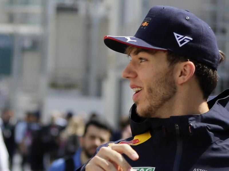 Muss aus der Boxengasse starten: Red-Bull-Pilot Pierre Gasly. Foto: Sergei Grits/AP/dpa