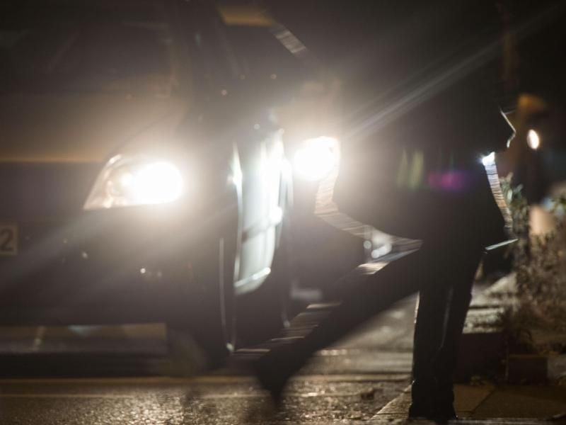 Die Lichtmaschine ist dafür verantwortlich, dass die Autoscheinwerfer Strom erhalten. Doch auch die Batterie und alle elektrischen Geräte werden von dem Generator versorgt. Foto: Lino Mirgeler/dpa