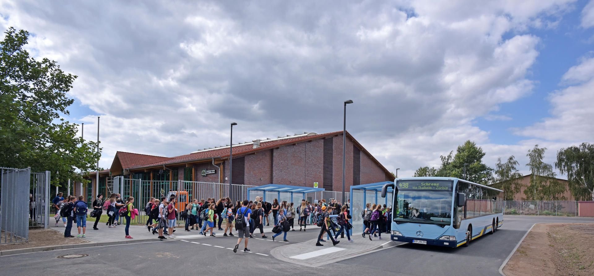Die Bushaltestelle am Gymnasium.