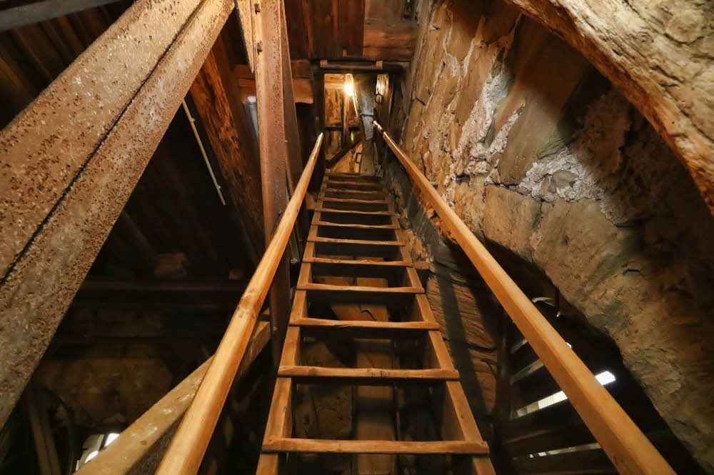 Steile Treppen führen zur Türmerwohnung.
