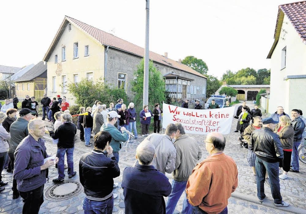 Vor fünf Jahren kam es in Insel monatelang zu heftigen Protesten vor der Wohnung der Straftäter.