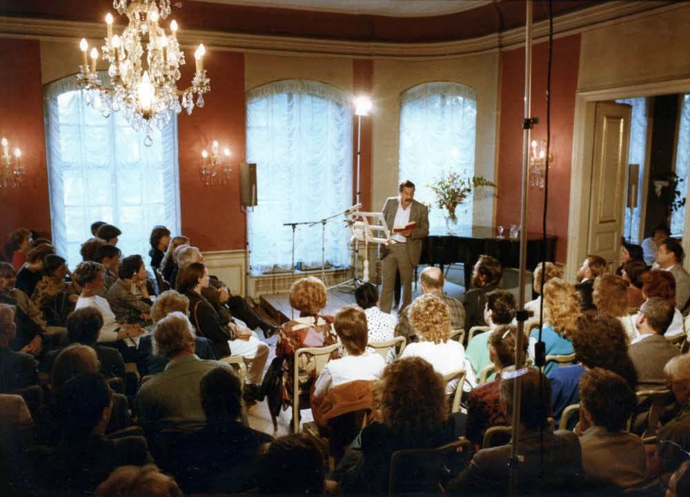 Wird in der DDR gedruckt, wenn er sich politisch „wohlwollend“ verhält: Reclam-Autor Günter Grass im Herbst 1989 im Gohliser Schlösschen in Leipzig