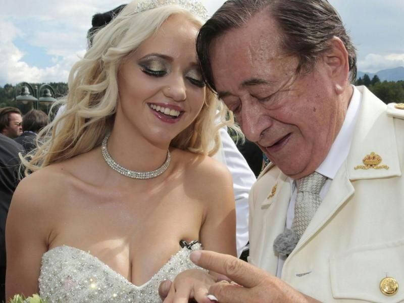 Im Sommer 2014 feierten der österreichische Bauunternehmer Richard „Mörtel” Lugner und Cathy Schmitz genannt „Spatzi”, ihre Verlobung am Wörthersee. Foto: Gert Eggenberger