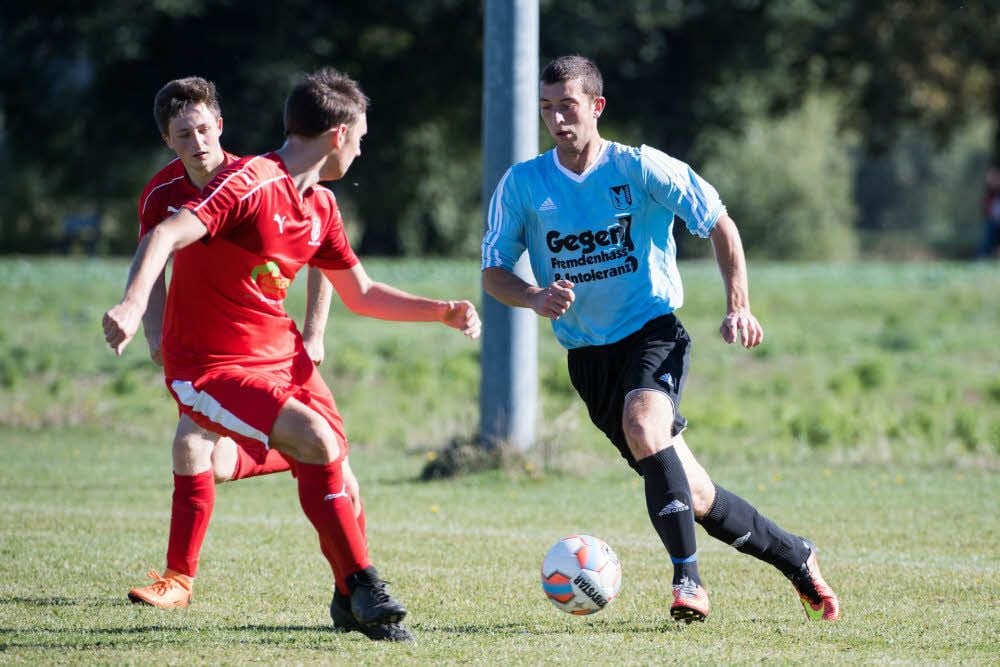 Lukas Höhne (r.), hier in einem früheren Spiel, erzielte zwei Tore für Blau-Weiß Bad Kösen beim 7:0-Erfolg gegen Lützen/Meuchen.