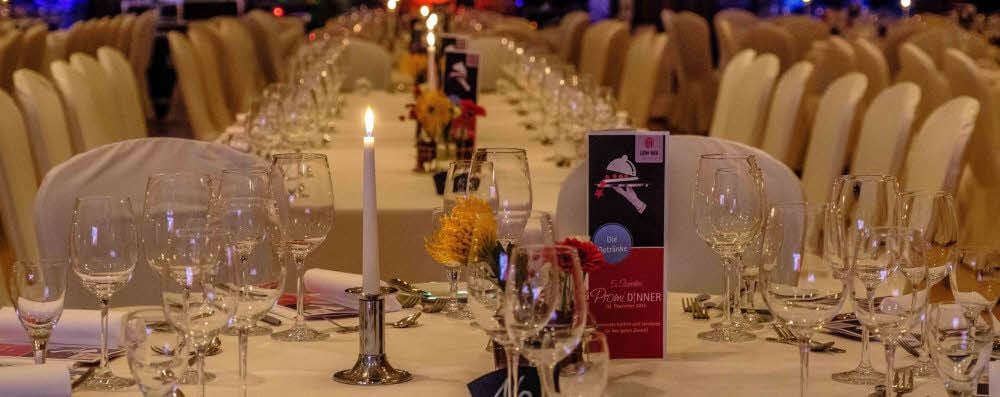 Beim Promi-Dinner wird ordentlich getafelt - Küchenchef Christian Hirsch bereitet ein Vier-Gänge-Menü vor. Was es gibt, verrät er noch nicht.