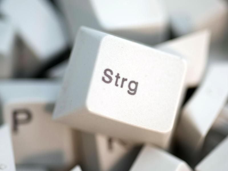 Über die Strg-Taste lassen sich auch im Browser einige Funktionen direkt ansteuern. „Strg+L” führt etwa in die Adressleiste. Foto: Inga Kjer/dpa