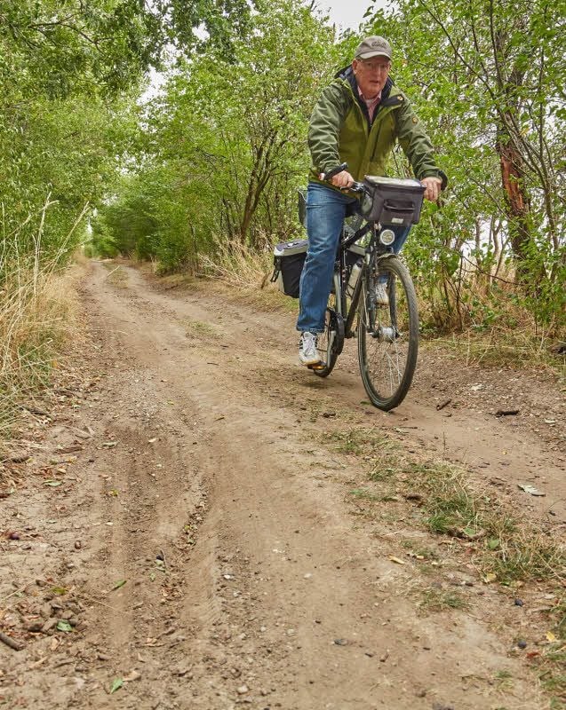 Der Ilberstedter Kurt Kuchinke ärgert sich mächtig über den Zustand des Wipper-Radweges.