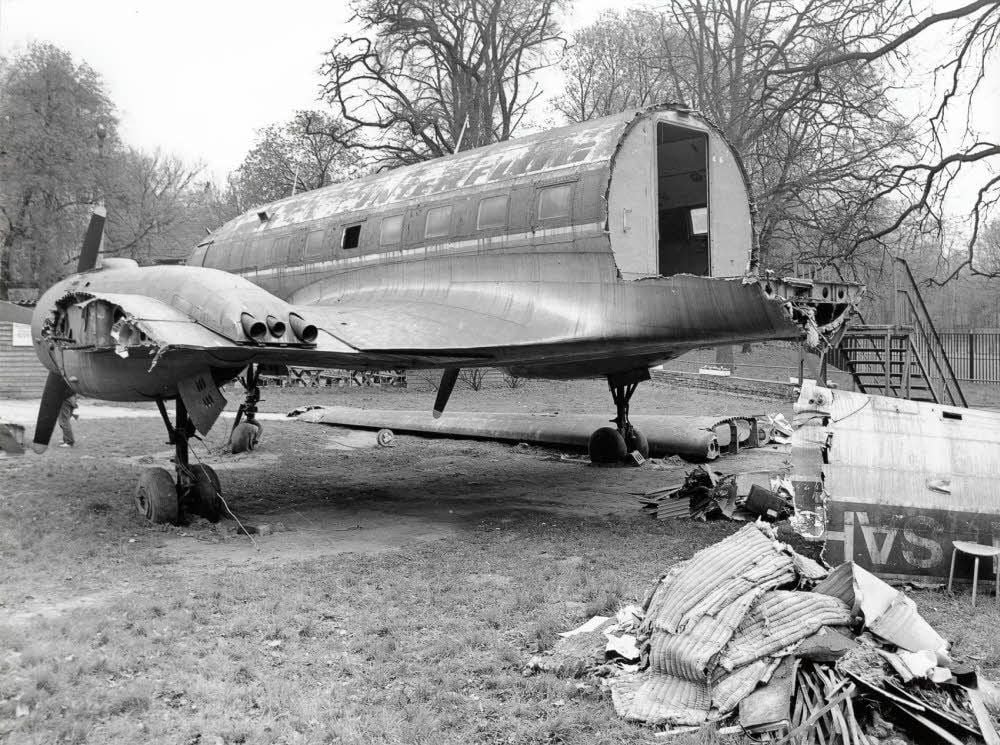 1988 wurde das Flugzeug abgebaut und verschrottet.
