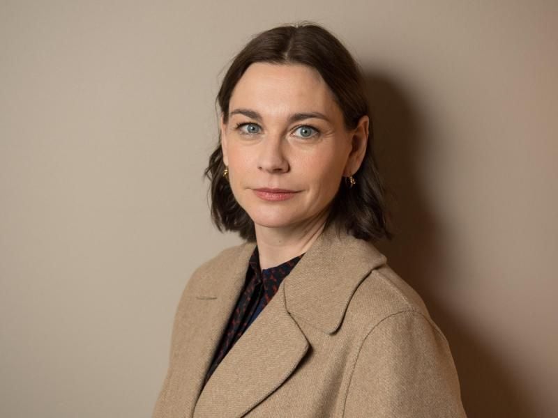 Christiane Paul stellt die Netflix-Serie „Zeit der Geheimnisse” in Berlin vor. Foto: Jörg Carstensen/dpa