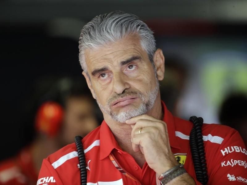 Ferraris Teamchef Maurizio Arrivabene geht davon aus, dass Sebastian Vettel im Ferrari einen Titel gewinnen wird. Foto: Luca Bruno/AP