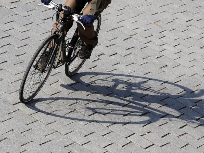 Wer ein gebrauchtes Fahrrad kauft, sollte vorher auf jeden Fall eine Probefahrt machen. Bei Privatkäufen gilt nämlich keine Gewährleistung. Foto: Wolfgang Kumm