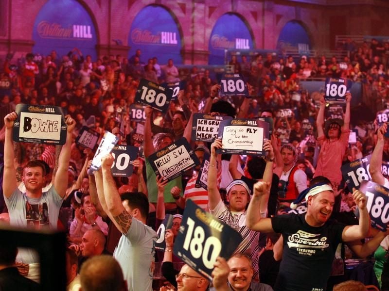 Im Londoner Alexandra Palace startet am Donnerstag die Darts-WM. Foto: Sean Dempsey