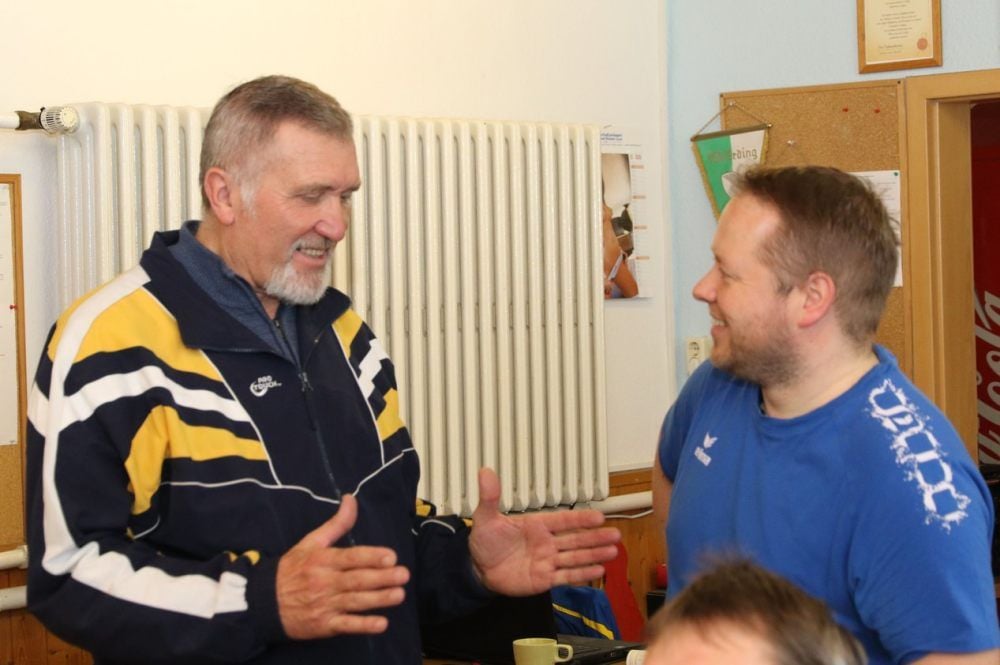 Wethaus Vereinsvorsitzender Gerhard Henschler (l.), hier mit dem Bad Kösener Christian Strohbach, sagt: „Das ist sehr, sehr schade für uns.“