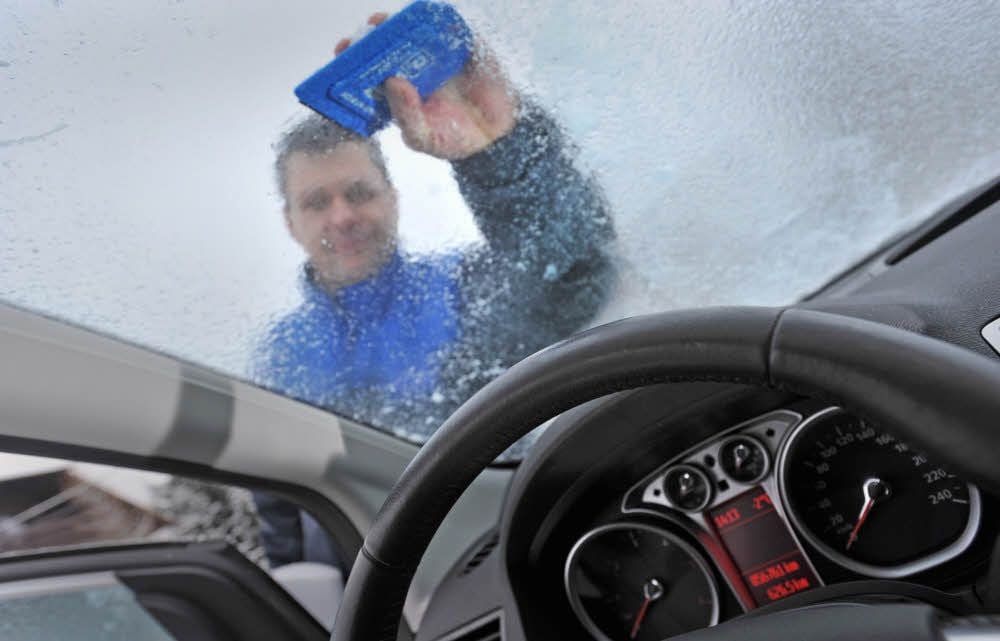 Für eine freie Sicht sollten Autofahrer vor allem im Winter stets sorgen.
