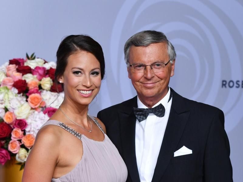 Wolfgang Bosbach schaut bei dem Freund seiner Tochter Caroline genau hin. Foto: Jens Kalaene