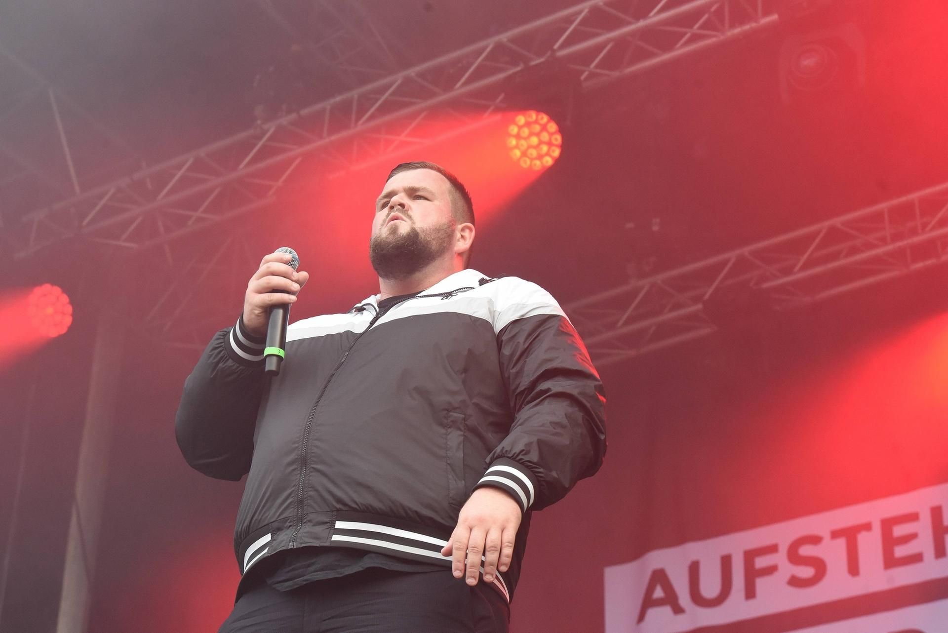 Feine Sahne Fischfilet ist eine linke Punkband aus Mecklenburg-Vorpommern. Ihr vom ZDF geplanter Auftritt im Bauhaus Dessau entwickelte sich zu einem Politikum.
