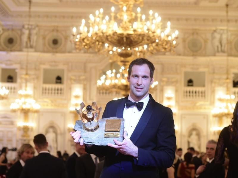 Arsenal-Torwart Petr Cech ist zum neunten Mal zum tschechischen Fußballer des Jahres gewählt worden. Foto: Vondrouš Roman