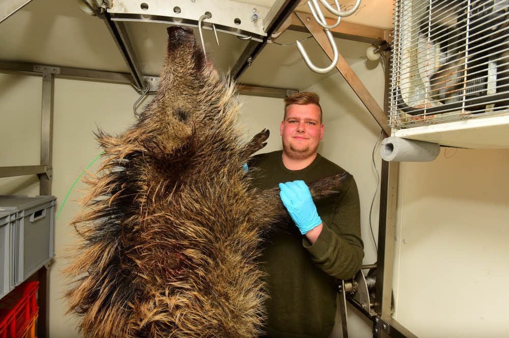 Georg Lehmann grillt am Wochenende ein Wildschwein.