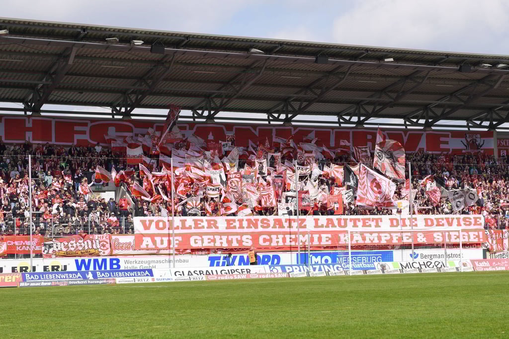 Fans der HFC im Erdgas Sportpark