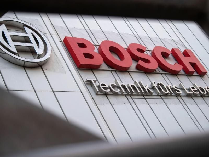 Bosch hat in den vergangenen Wochen immer wieder neue Stellenabbaupläne für einzelne Standorte aus dem Automobilbereich angekündigt. Foto: Marijan Murat/dpa