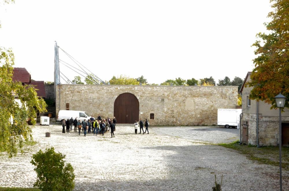 Die einstige Scheune im Vorhof der Burg. Sie wird vom Förderverein für die Domänenmärkte genutzt. Ein Dach würde die Nutzungsmöglichkeiten erweitern.