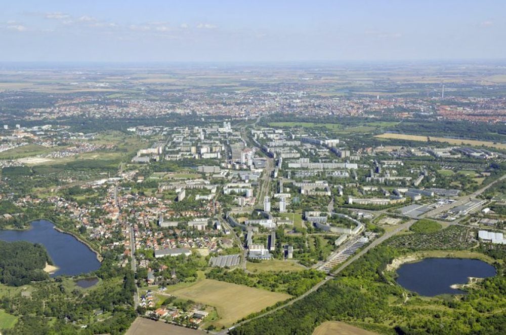 Halle-Neustadt aus der Vogelperspektive: Dort vermietet die GWG seit 30 Jahren tausende Wohnungen.