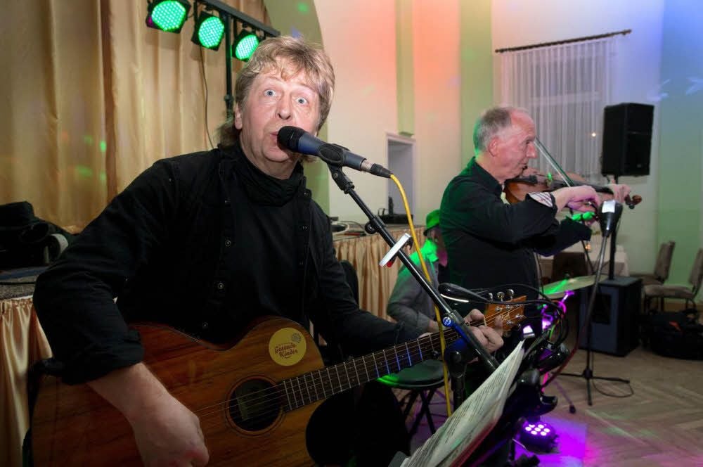 „Dobby“ gehört zu den Stammmusikern der Kneipennacht.