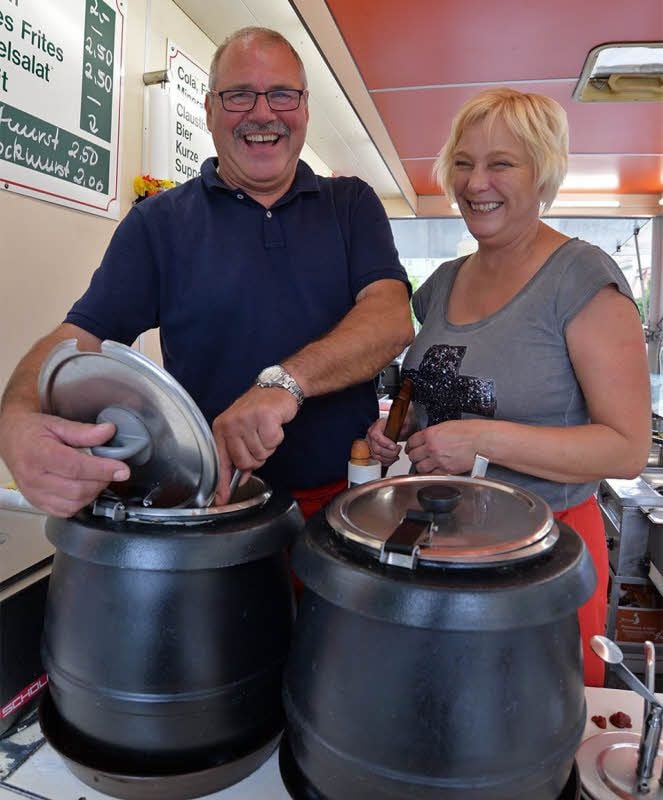 Volker und Annette Marquordt gehören mit ihrer Harzer Hexenküche quasi zum Inventar des Wochenmarktes in Aschersleben.