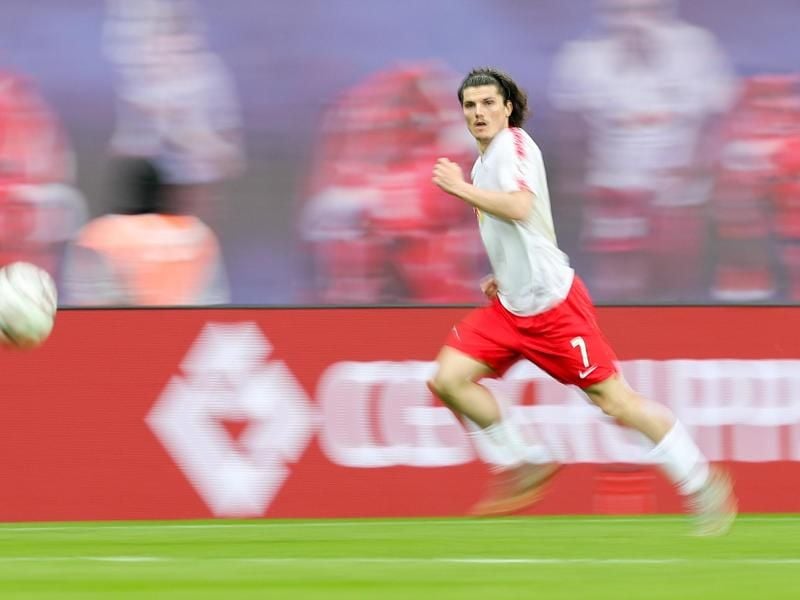 Marcel Sabitzer hat sich beim Test gegen Galatasaray Istanbul eine Verletzung im rechten Sprunggelenk zugezogen. Foto: Jan Woitas/Archivbild
