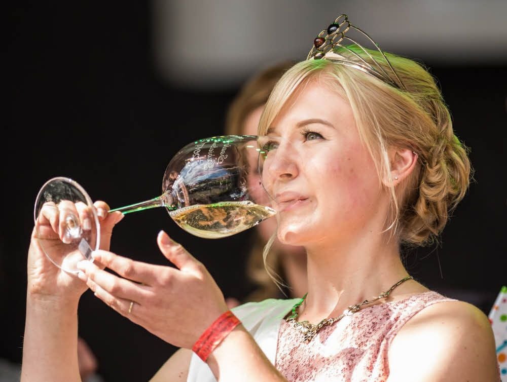 Juliana Beer - hier bei ihrer Krönung zur Gebietsweinkönigin im September 2017 in Freyburg.