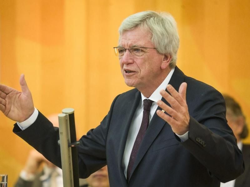 Volker Bouffier (CDU) spricht im Landtag. Foto: Frank Rumpenhorst/dpa/Archivbild