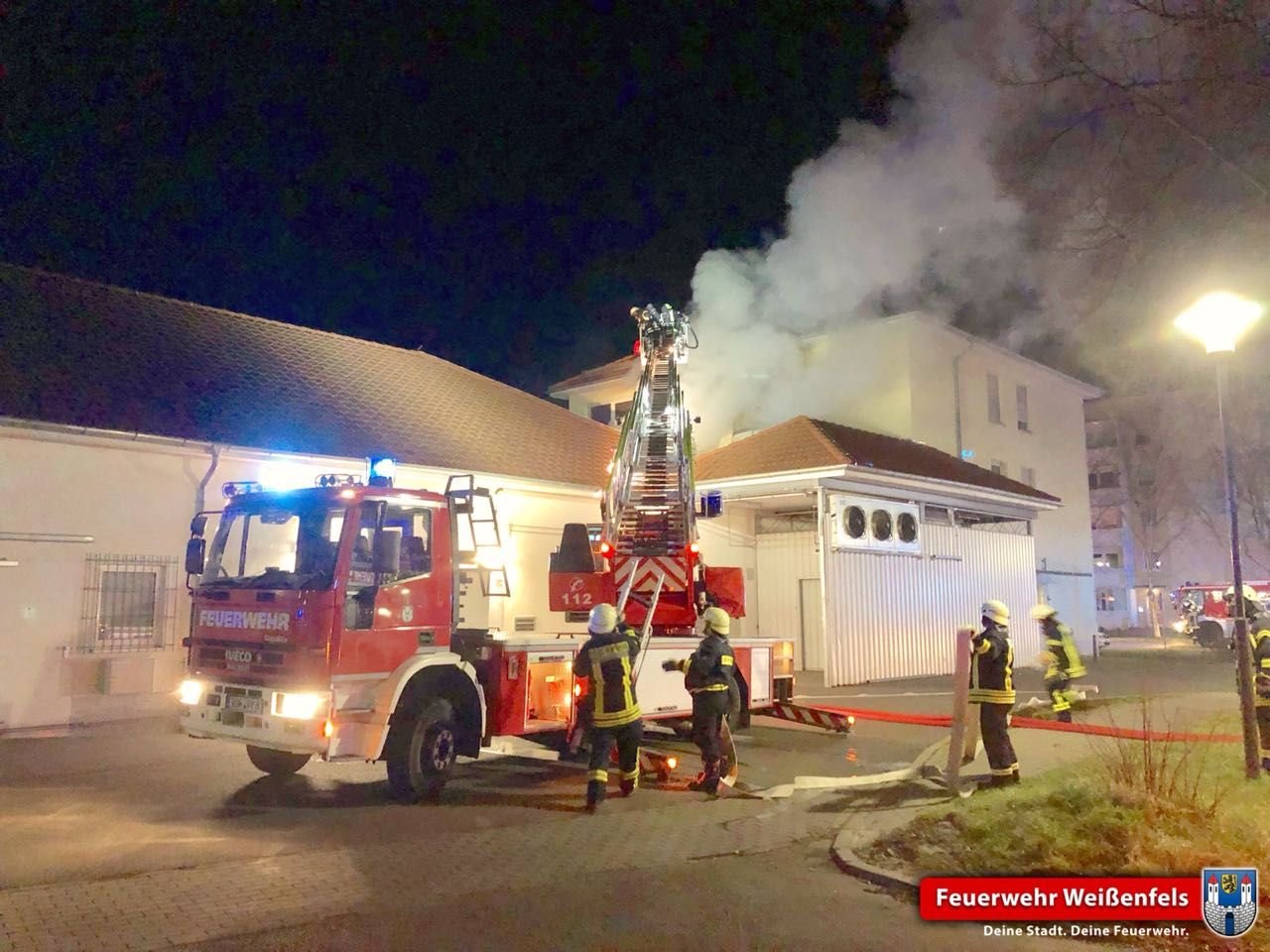 In Weißenfels West hat es in der Nacht zu Sonnabend einen Großbrand mit einer Explosion gegeben.