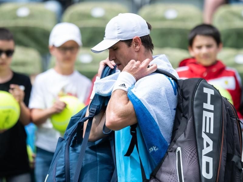 Mischa Zverev verlässt nach seiner Niederlage den Court. Foto: Silas Stein