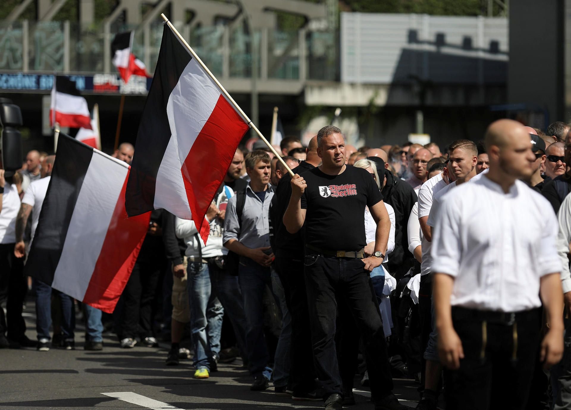 Neonazis demonstrieren in Berlin-Spandau.