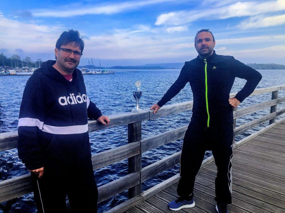 Sven Rosenbaum, der den Geiseltalseelauf in Braunsbedra ins Leben gerufen hat, und Michael Pfeil (r.)
