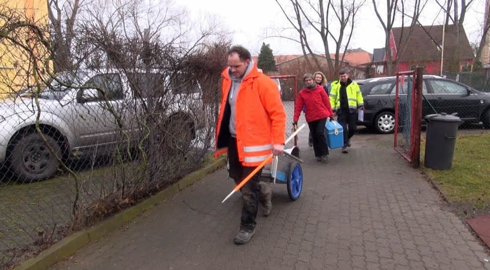 Nach dem Fund gefährlicher Stoffe in der Ehle bei Egeln haben Experten Schadstoffmessungen auf dem Gelände der Kindertagesstätte durchgeführt.