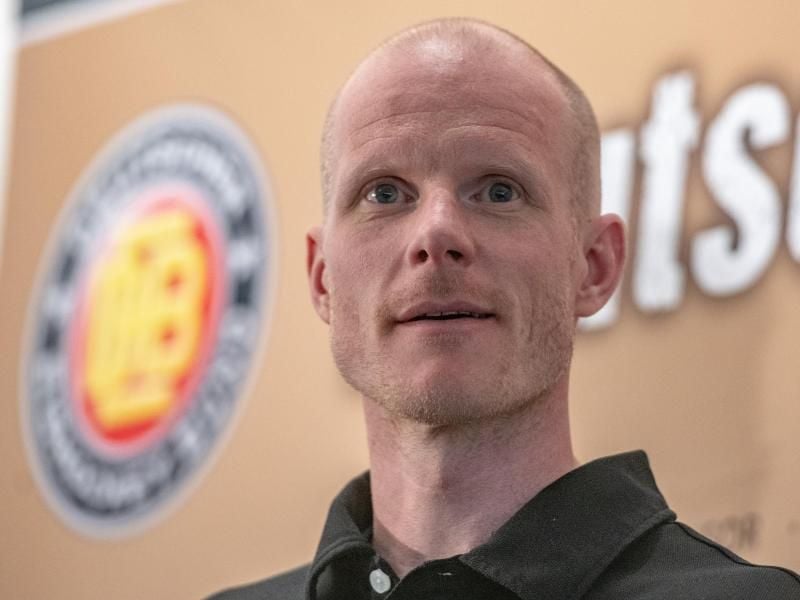 Eishockey-Bundestrainer Toni Söderholm hat sich mit dem Coronavirus infiziert. Foto: Armin Weigel/dpa
