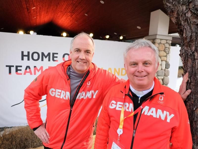 Die Seelsorger Thomas Weber (r) und Jürgen Hünten sind für die deutschen Sportler im Notfall da. Foto: Kai-Uwe Wärner