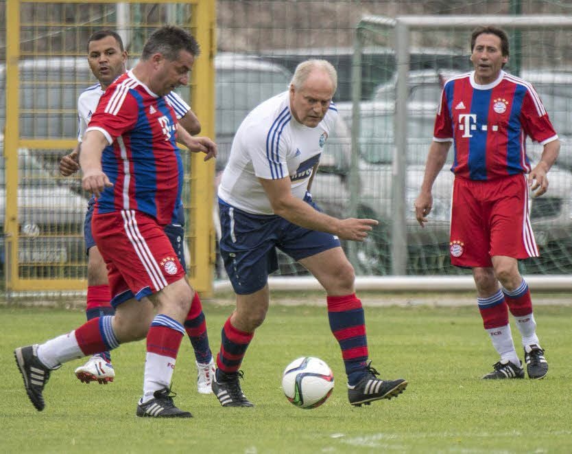 VfLer im Bayern-Trikot: Carsten Pfeuffer (l.) spielte für München.