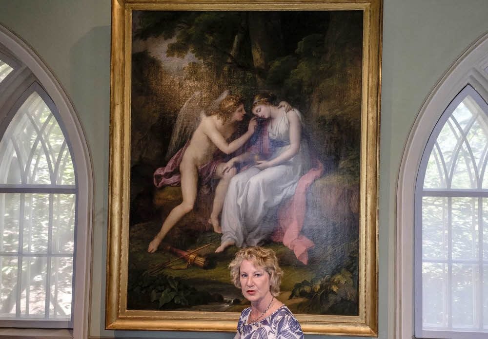 Kuratorin Bettina Baumgärtel führte durch die Ausstellung. Hier vor dem Gemälde „Amor und Psyche“ von Angelika Kauffmann.