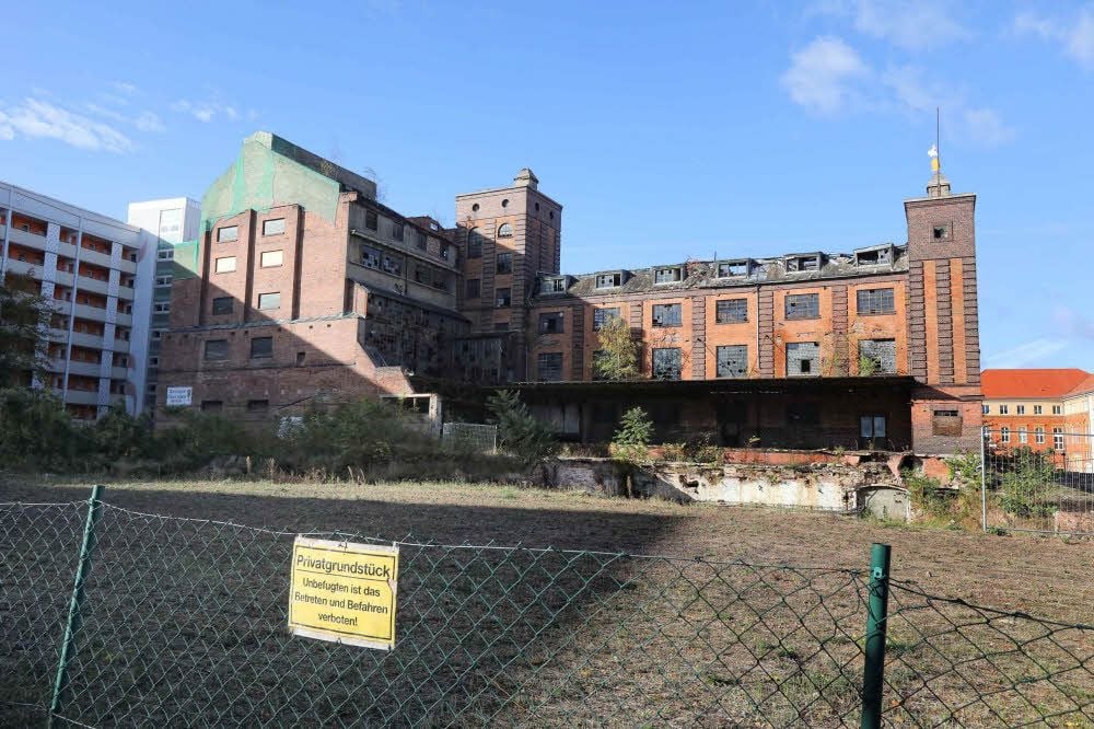 Eine Industrieruine mitten in der Stadt: Die Schadebrauerei war Ende 2015 verkauft worden.